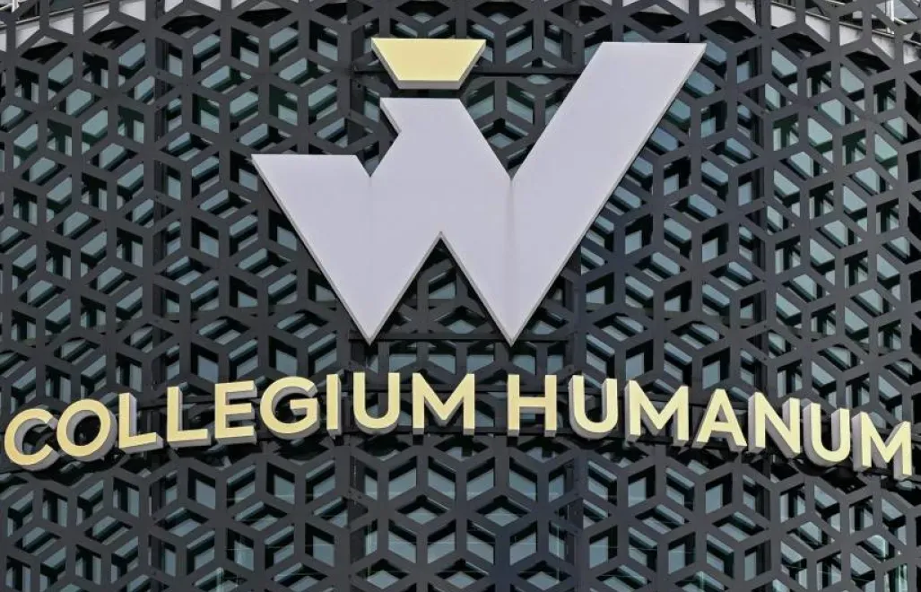 Logo Collegium Humanum, zdjęcie ilustracyjne, fot. PAP/Darek Delmanowicz