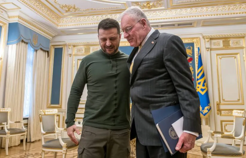 Prezydent Ukrainy Wołodymyr Zełenski i pełnomocnik prezydenta USA Donalda Trumpa do spraw Ukrainy i Rosji, gen. Keith Kellogg. Fot. PAP/Vladyslav Musiienko