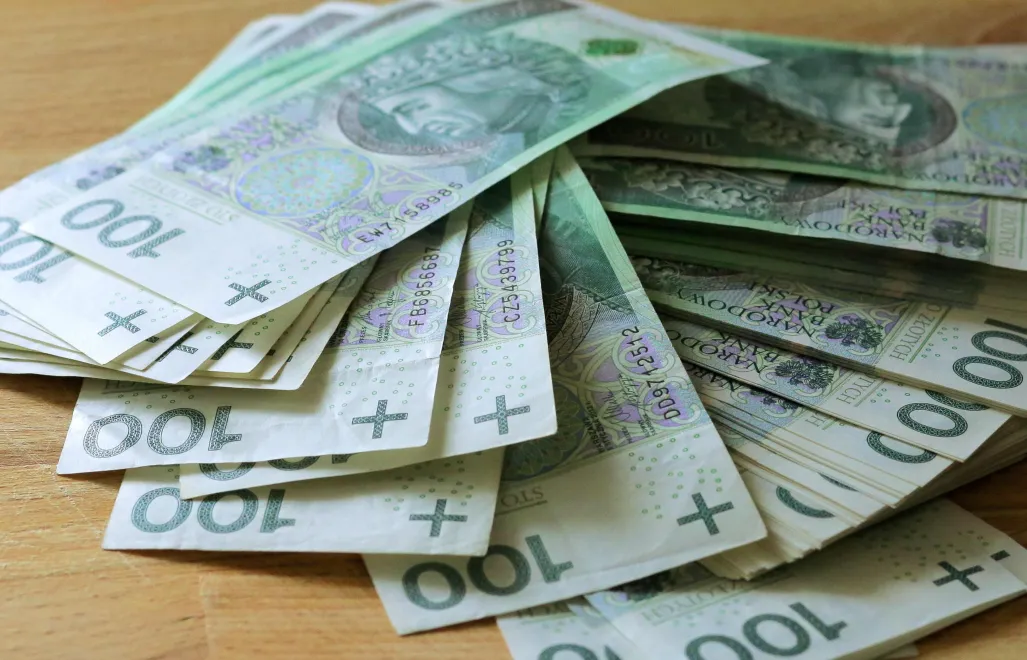 Banknoty (zdj. ilustracyjne) Fot. PAP/Tomasz Waszczuk