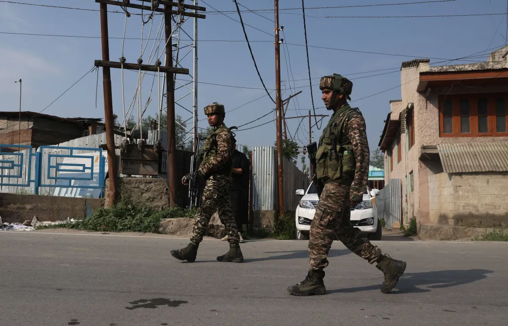 Indyjskie siły bezpieczeństwa Fot. PAP/EPA/FAROOQ KHAN