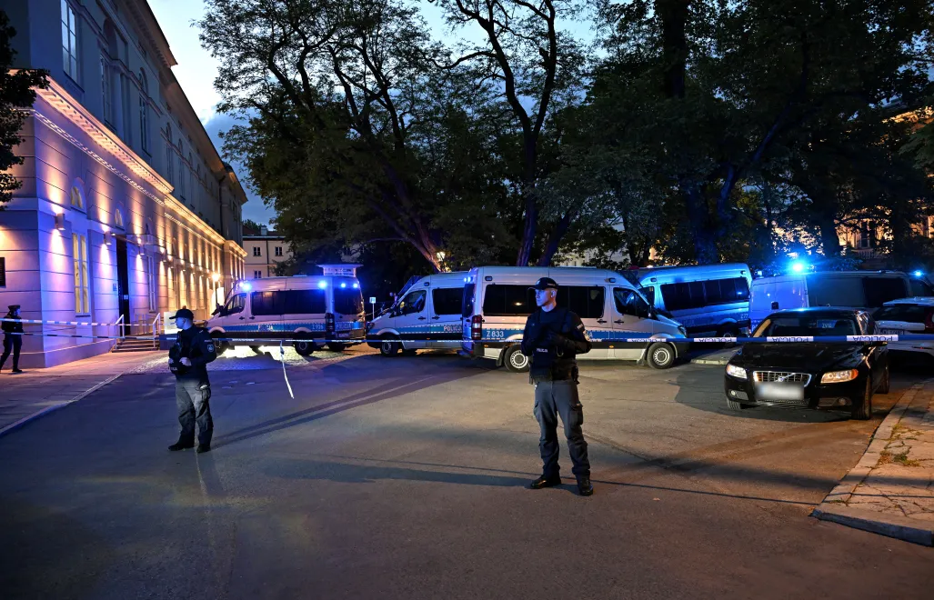 Полиция на территории кампуса Варшавского университета. Fot. PAP/Radek Pietruszka