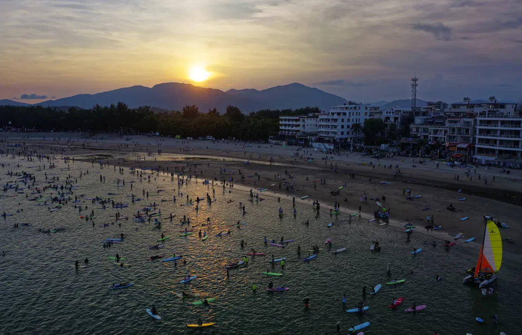 Wyspa Hajnan, zdjęcie ilustracyjne, fot. PAP/ALEX PLAVEVSKI