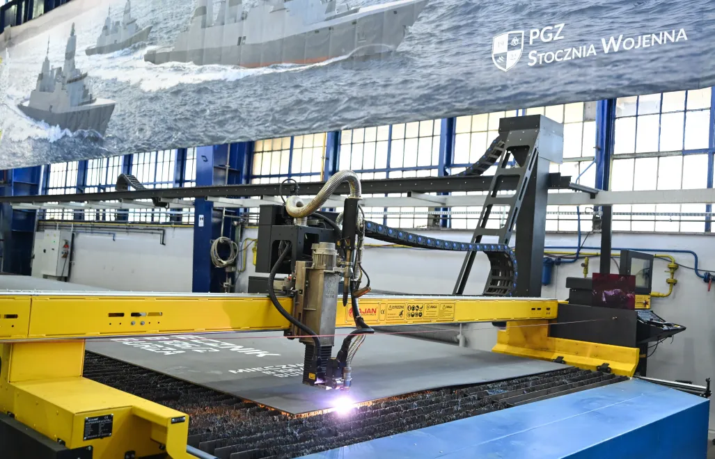 Uroczystość palenia blach pod drugą fregatę wielozadaniową dla Marynarki Wojennej, przyszłą ORP "Burzę" Fot. PAP/Adam Warżawa