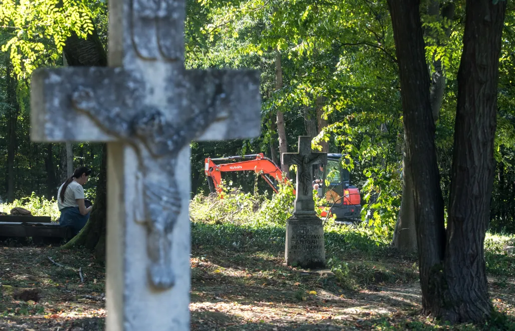 Место эскгумаций в Пужниках. Fot. PAP/Vladyslav Musiienko