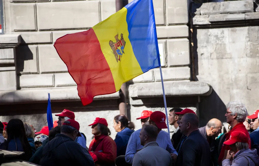 Избиратели во время голосования в Молдавии.  Fot. PAP/EPA/DUMITRU DORU