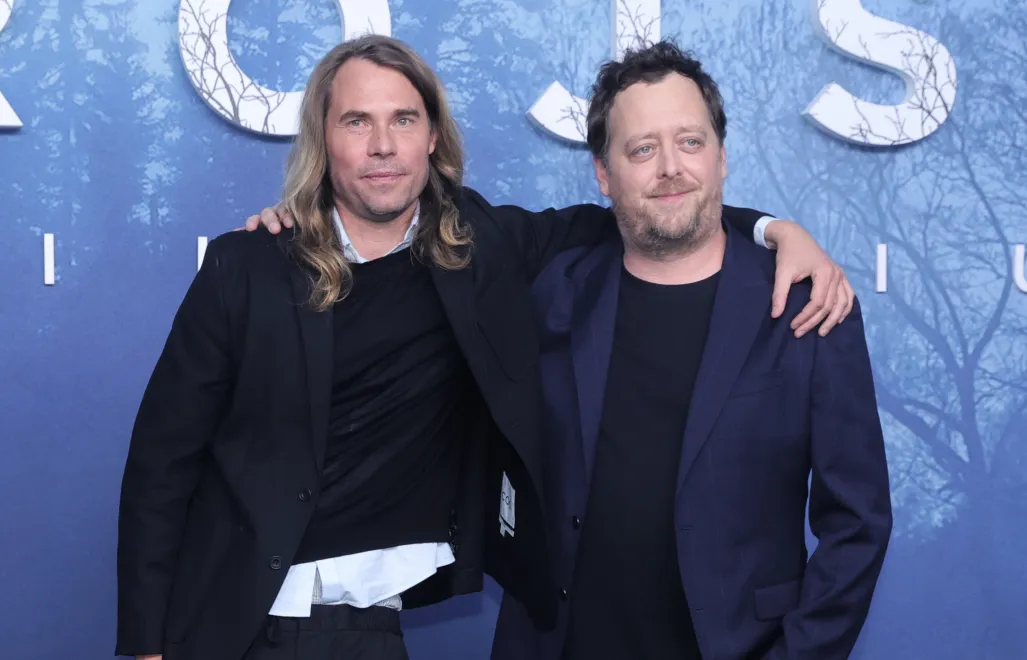 Reżyser Jan Holoubek oraz pisarz i scenarzysta Kasper Bajon. Fot. PAP/Rafał Guz