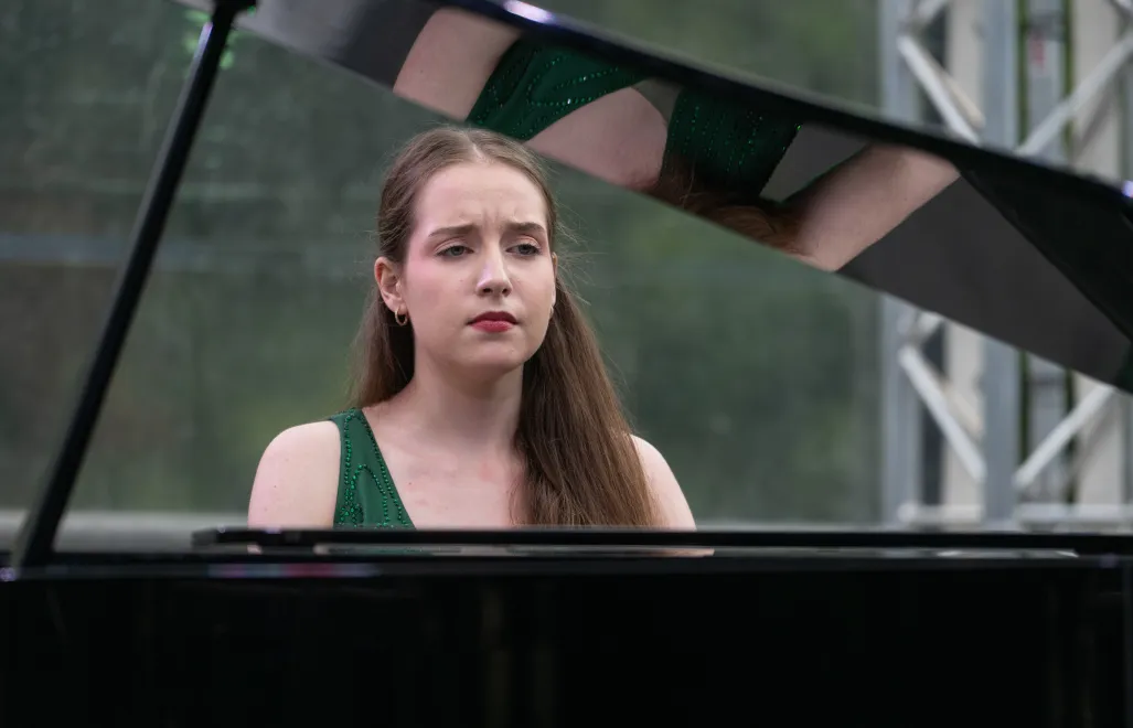 Zuzanna Sejbuk podczas koncertu w Ogrodach Bernardyńskich w Wilnie Fot. PAP/Valdemar Doveiko