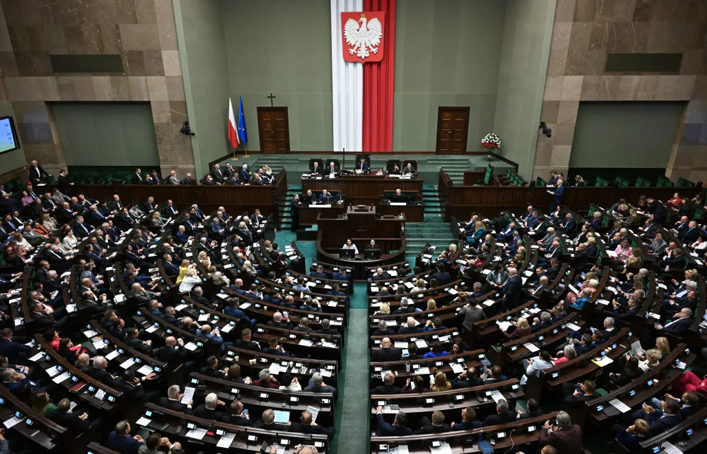 Posłowie na sali plenarnej Sejmu Fot. PAP/Radek Pietruszka