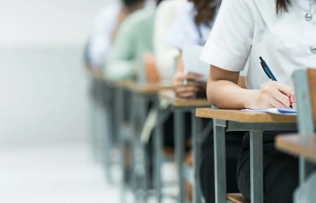 Godziny ponadwymiarowe to godziny zajęć lub lekcji przydzielone nauczycielowi ponad obowiązkowe pensum.  Fot. Adobe Stock/ EduLife Photos