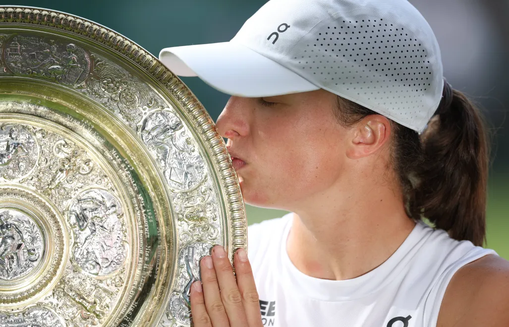 Iga Świątek po triumfie w Wimbledonie Fot. PAP/EPA/ADAM VAUGHAN