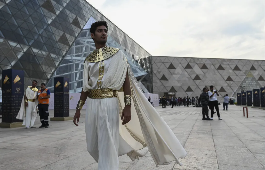 Przygotowania do otwarcia muzeum Fot. PAP/EPA/MOHAMED HOSSAM