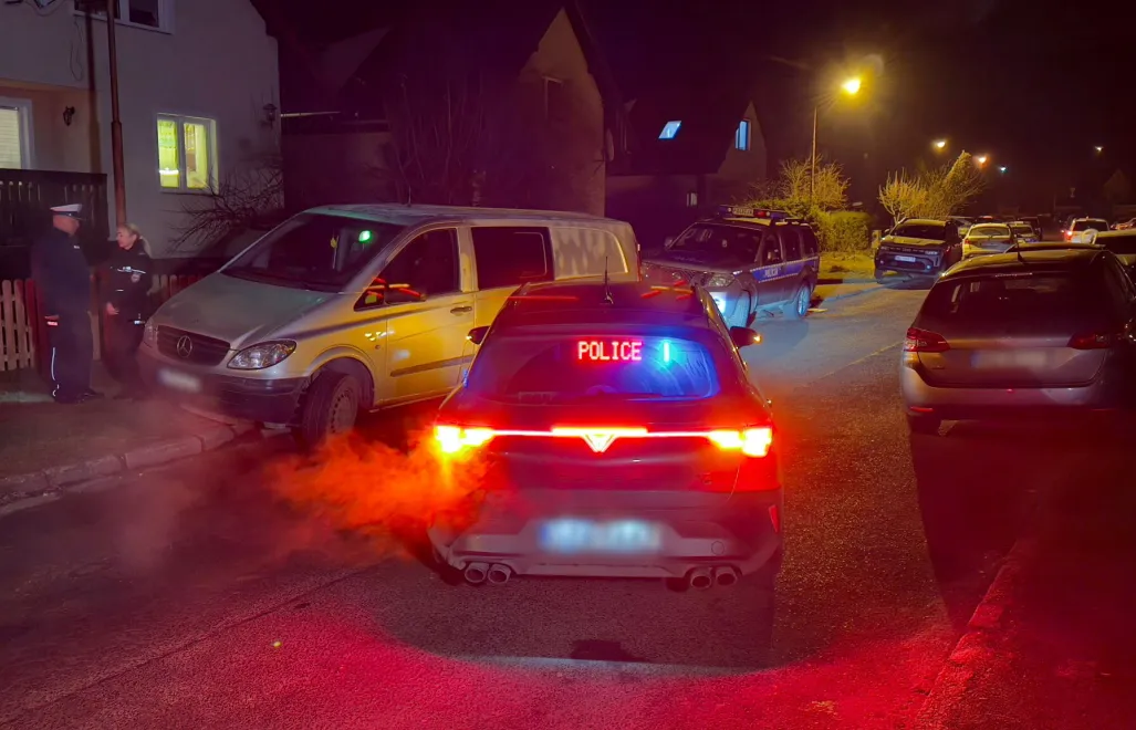 Policja na miejscu, gdzie znaleziono zwłoki 11-letniej dziewczynki Fot. PAP/Wojciech Kamiński