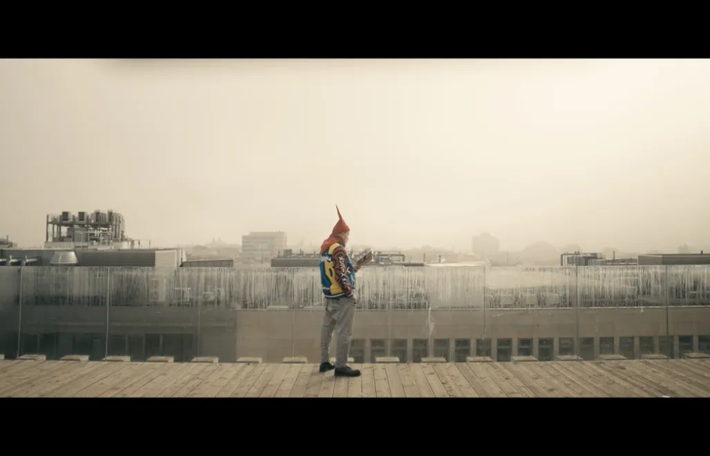 Fot. Vena Art - kadr z filmu, Jarosław Koziara na dachu CSK w Lublinie