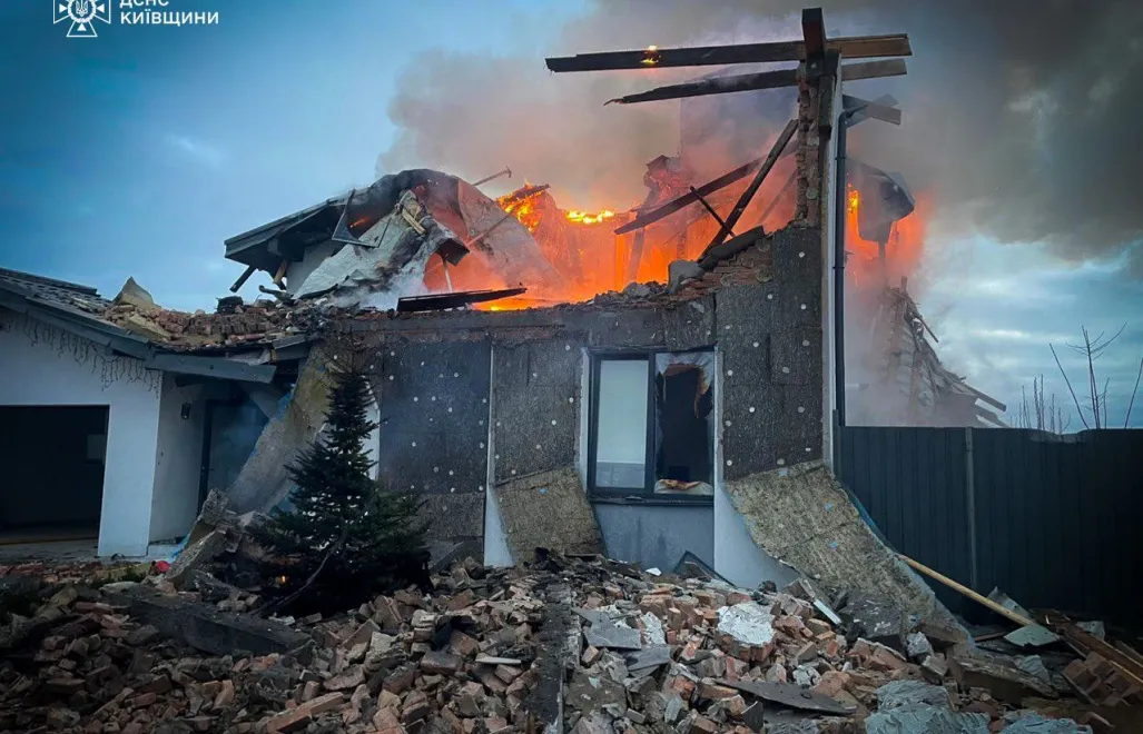 Наслідок російського удару по Київщині. Fot. ДСНС України, ДСНС Київщини