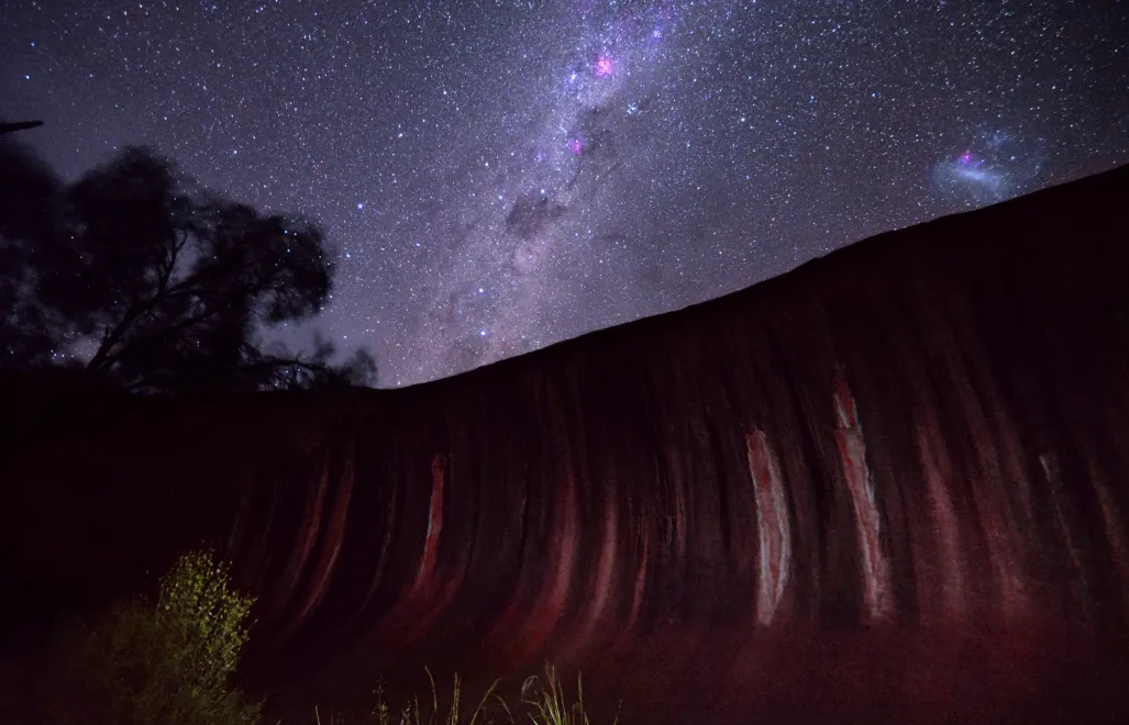 Szybko zapadające ciemności to okazja spojrzenia w gwiazdy. Fot. Adobe Stock/Tomasz Aurora