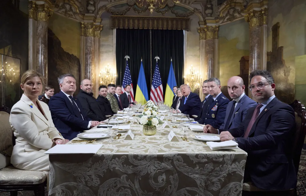 Spotkanie prezydentów Trumpa i Zełenskiego wraz z delegacjami Fot. PAP/EPA/PRESIDENTIAL PRESS SERVICE HANDOUT