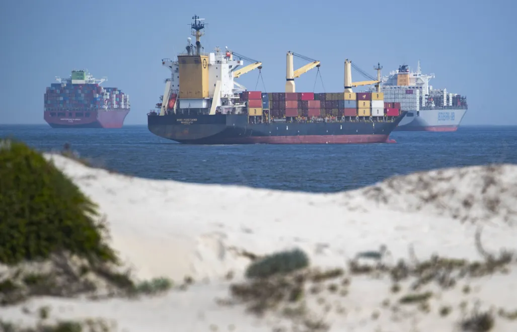 Kontenerowce u wybrzeży RPA, zdjęcie ilustracyjne, fot. PAP/EPA/NIC BOTHMA