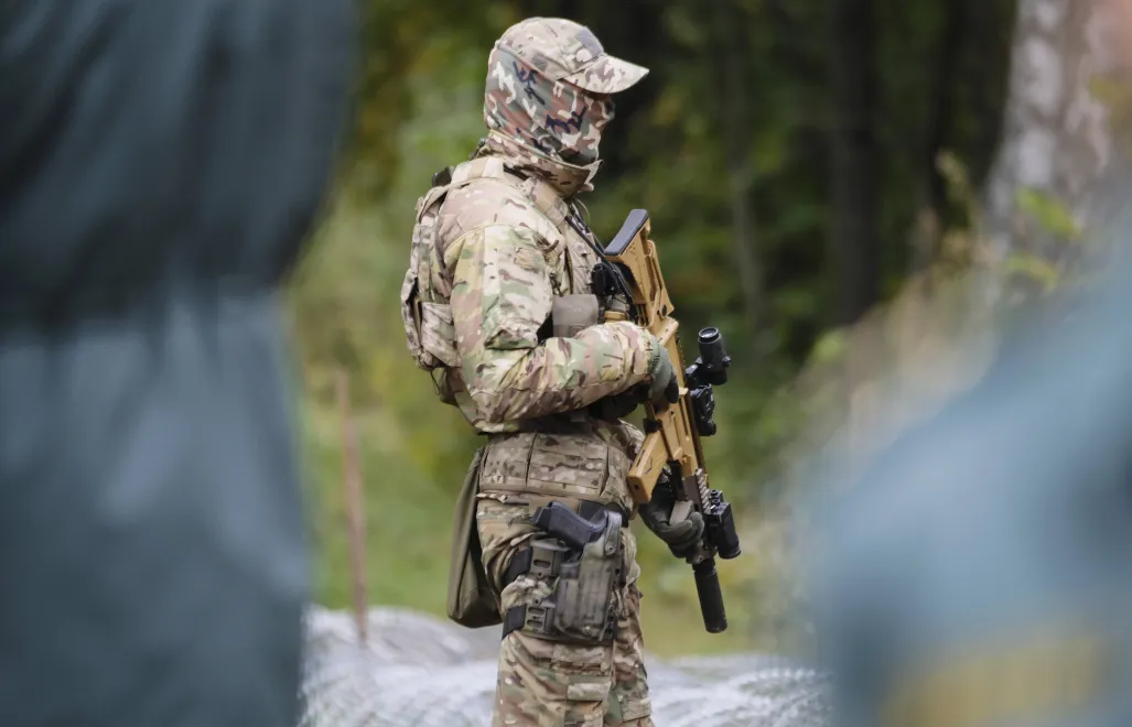 Litewski strażnik graniczny, zdjęcie ilustracyjne, fot. PAP/EPA/VALDA KALNINA