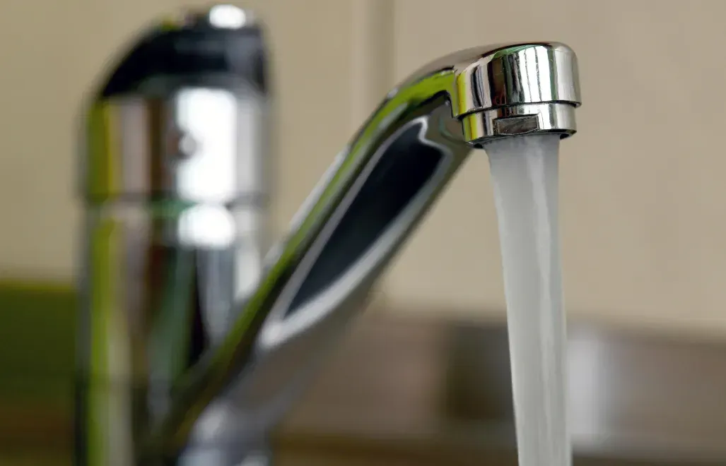 Woda w kranie, zdjęcie ilustracyjne, Fot. PAP/Darek Delmanowicz