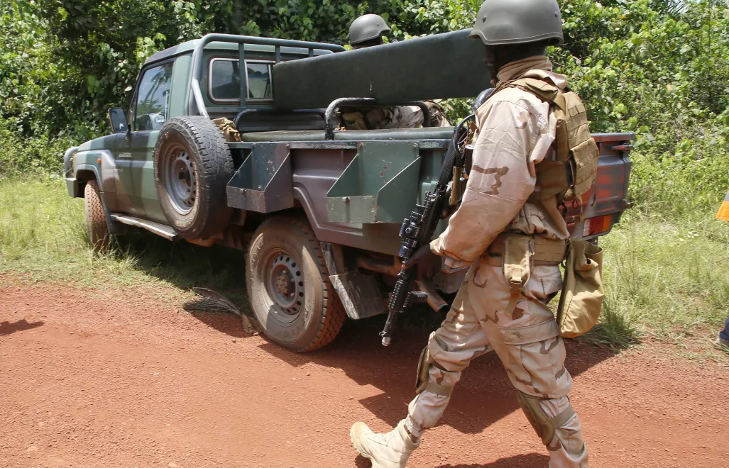 Żołnierz nigeryjski, zdjęcie ilustracyjne, fot. PAP/EPA/LEGNAN KOULA