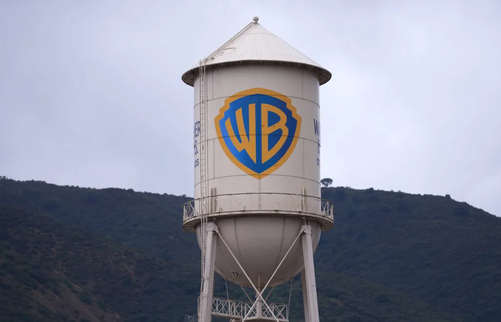 Logo Warner Bros. Discovery, fot. PAP/EPA/ALLISON DINNER