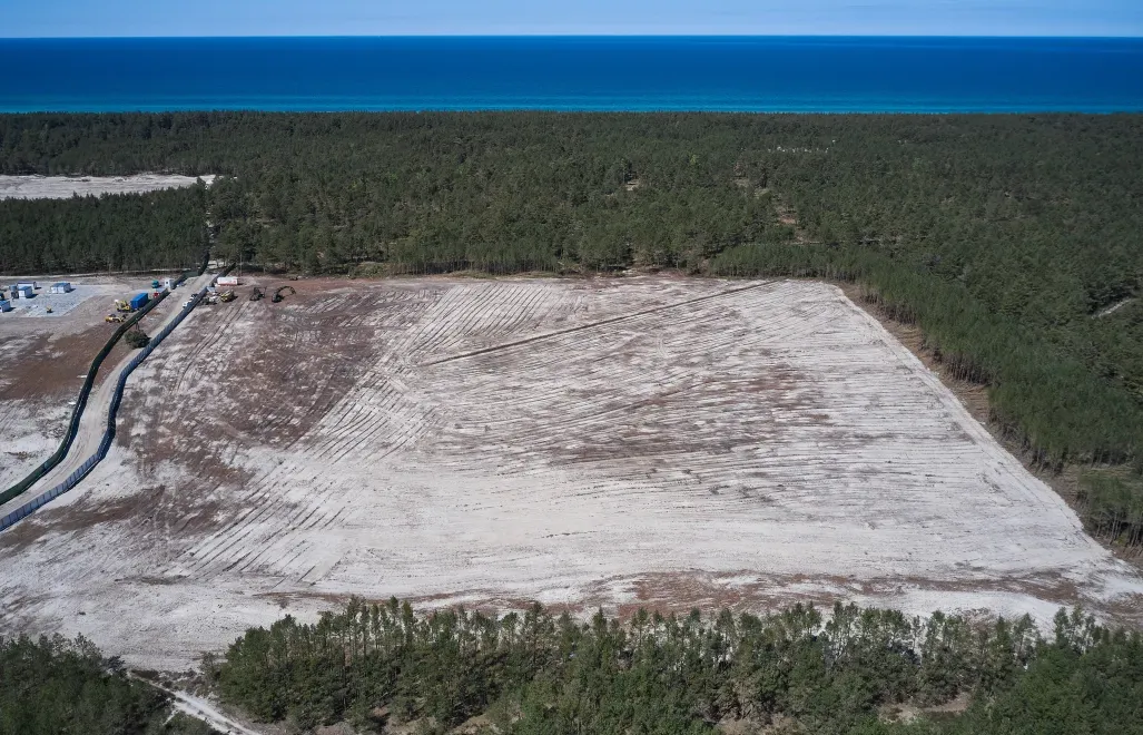 Teren pod budowę pierwszej polskiej elektrowni jądrowej w lokalizacji „Lubiatowo-Kopalino”. Fot. PAP/Adam Warżawa