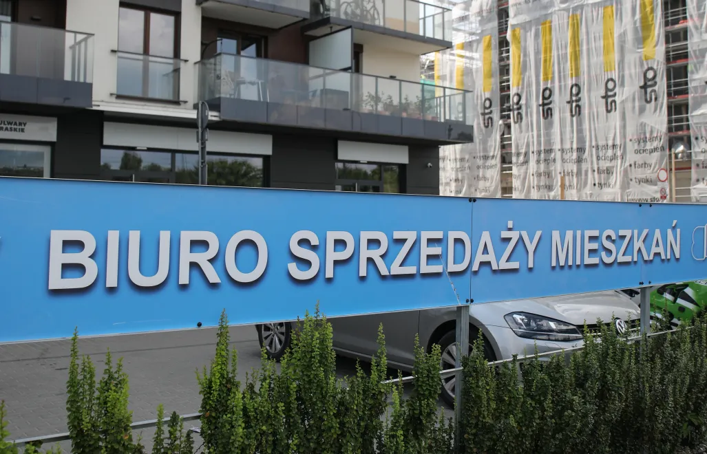 Prognoza: w 2026 roku możliwy 15-procentowy wzrost sprzedaży mieszkań na rynku deweloperskim. Fot. PAP/	Albert Zawada