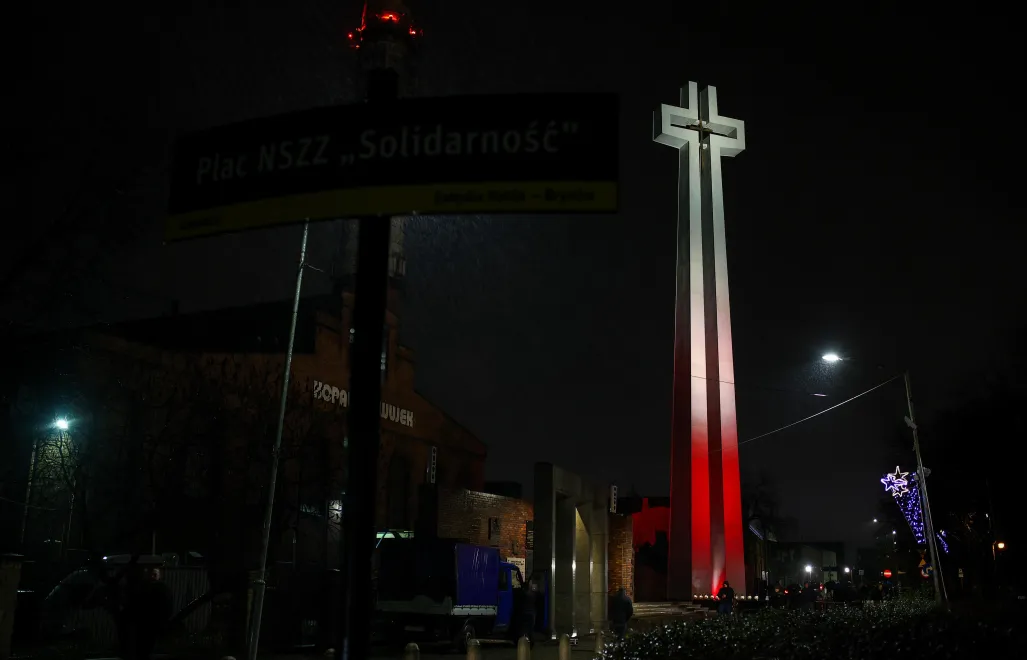 Protest w katowickiej kopalni Wujek rozpoczął się po wprowadzeniu stanu wojennego (13 grudnia 1981 r.). Fot. PAP/	Jarek Praszkiewicz