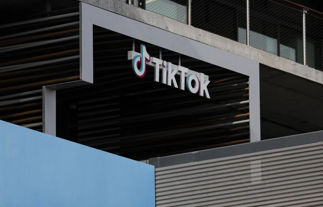 Logo TikToka. Fot. PAP/EPA/CAROLINE BREHMAN 