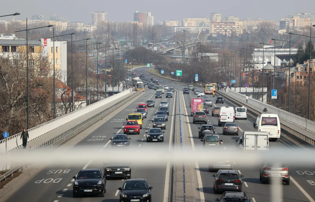 Trasa Łazienkowska w Warszawie, zdj. ilustracyjne Fot. PAP/Szymon Pulcyn