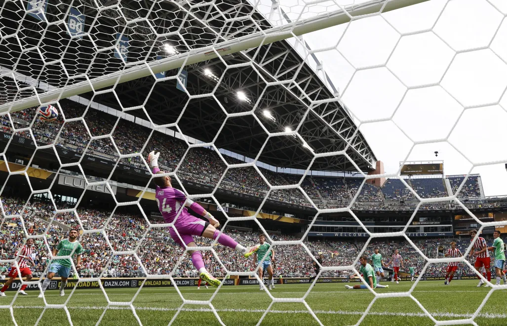 Mecz na stadionie w Seattle, zdjęcie ilustracyjne, fot. PAP/EPA/JOHN G. MABANGLO