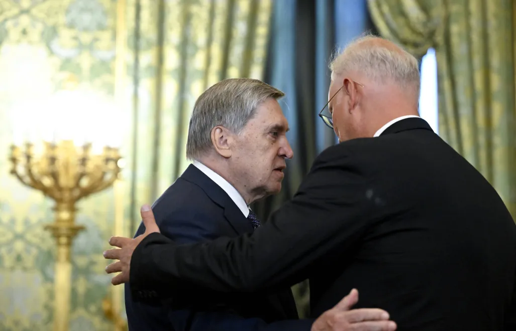 Юрий Ушаков (слева) и Кирилл Дмитриев. Fot. PAP/EPA/ALEXANDER NEMENOV / POOL