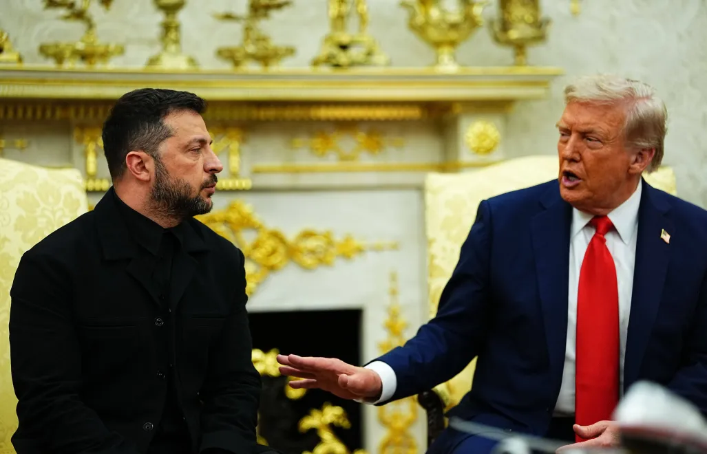 Wołodymyr Zełenski (L) i Donald Trump (P). Fot. EPA/AARON SCHWARTZ / POOL