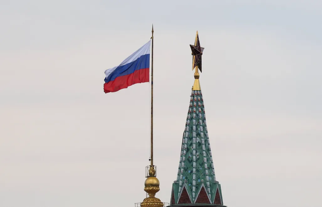 Flaga Rosji, zdjęcie ilustracyjne, fot. PAP/EPA/MAXIM SHIPENKOV