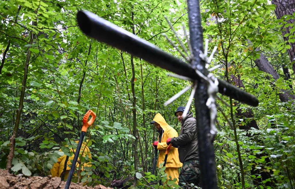 Prace poszukiwawcze na terenie wsi Jureczkowa, zdjęcie ilustracyjne, fot. PAP/Darek Delmanowicz