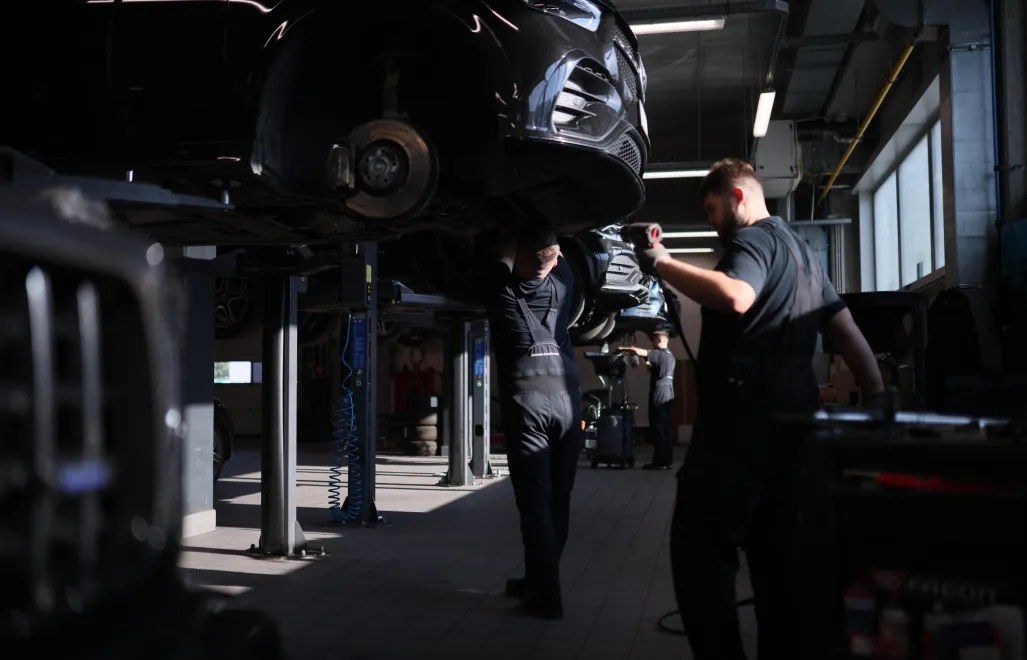 Warsztat samochodowy Fot. PAP/Leszek Szymański