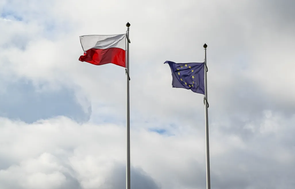 Флаги Польши и ЕС. Fot. PAP/Darek Delmanowicz