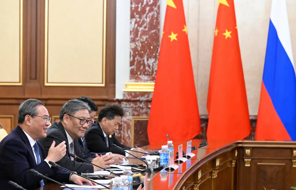 Прем'єр-міністр Китаю Лі Цян (ліворуч) бере участь у зустрічі з прем'єр-міністром Росії Михайлом Мішустіним в рамках саміту Ради Шанхайської організації співробітництва (ШОС). Фотоілюстрація. Fot. PAP/EPA/ALEXANDER MIRIDONOV / SPUTNIK / GOVERNMENT PRESS SERVICE / POOL