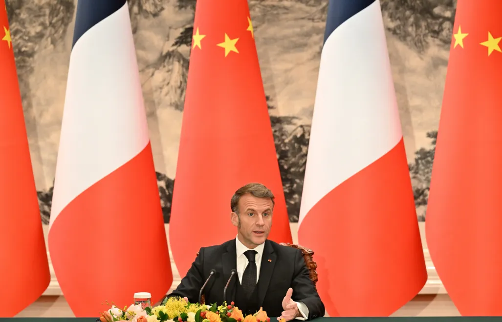 Эммануэль Макрон во время визита в Китай. Fot. PAP/EPA/	ADEK BERRY / POOL