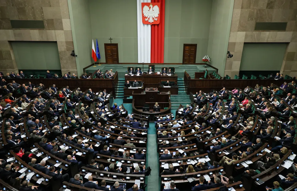 Posłowie na sali obrad Sejmu, fot. PAP/Paweł Supernak