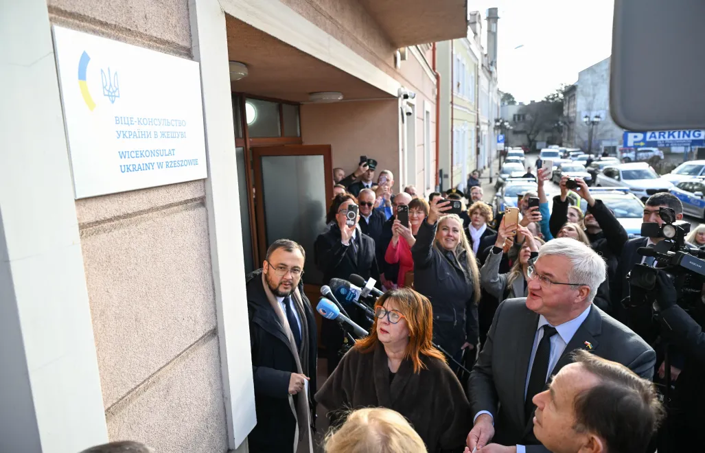 Міністр закордонних справ України Андрій Сибіга (праворуч) на відкритті українського віцеконсульства в Ряшеві. Fot. PAP/Darek Delmanowicz