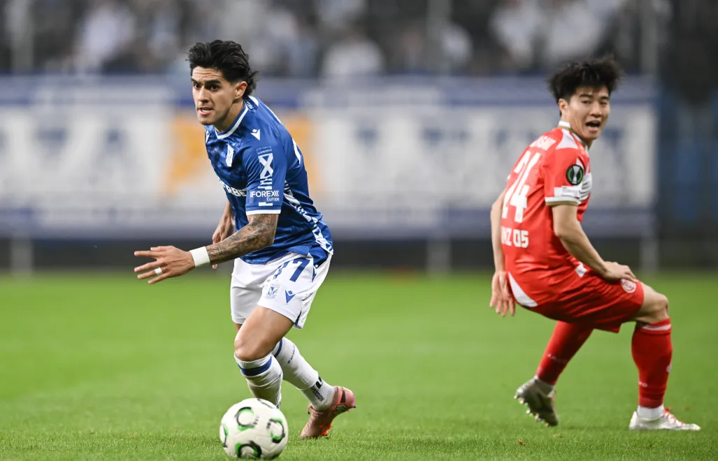 Piłkarz Lecha Poznań Luis Palma. Fot. PAP/Jakub Kaczmarczyk