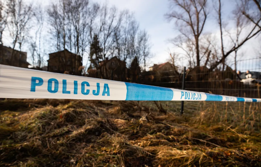 Okolice miejsca znalezienia ciała 11-letniej dziewczynki w Jeleniej Górze, fot. PAP/Krzysztof Ćwik