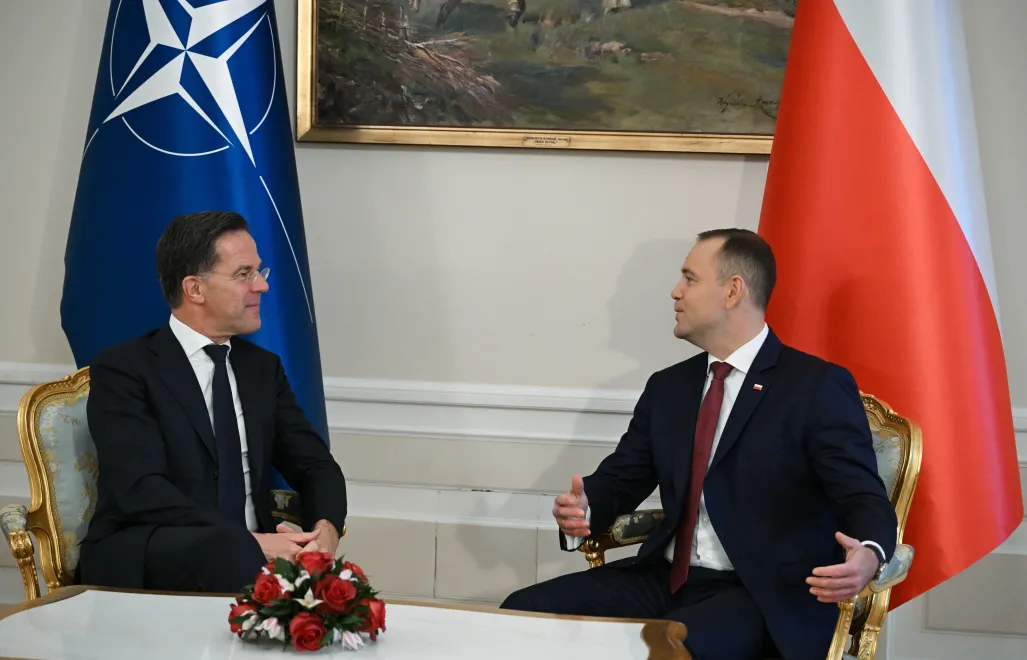 Prezydent RP Karol Nawrocki (P) oraz sekretarz generalny NATO Mark Rutte podczas spotkania w Pałacu Prezydenckim w Warszawie, fot. PAP/Radek Pietruszka