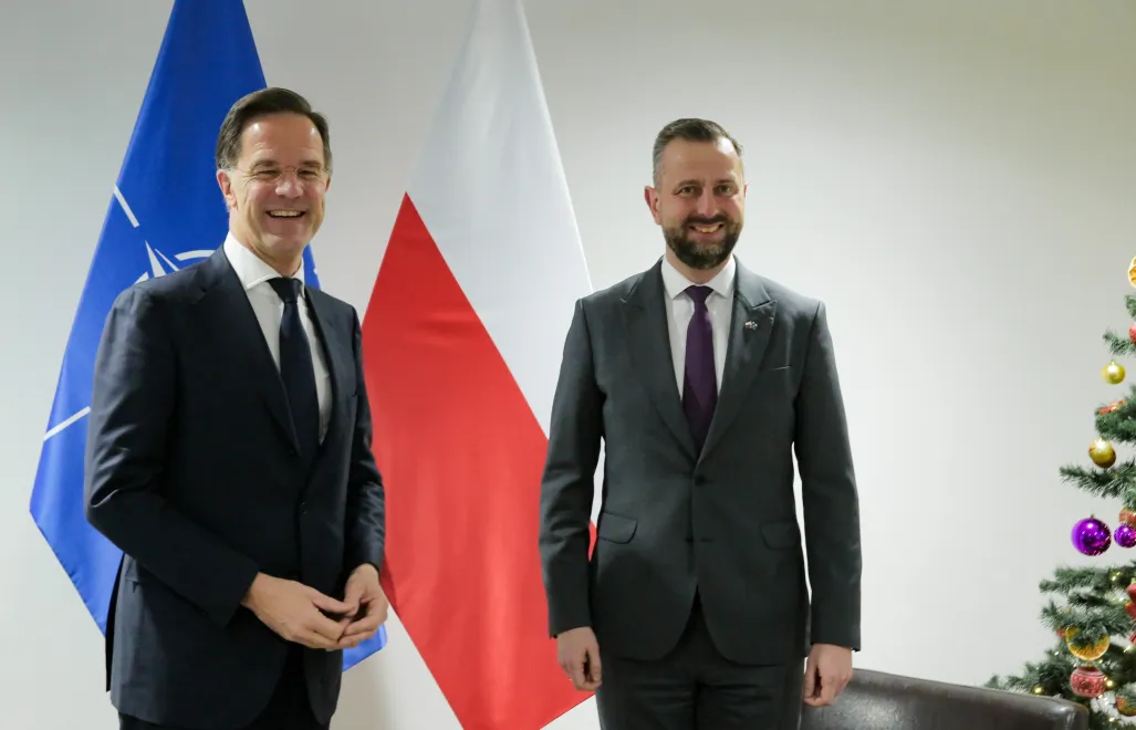 Генеральный секретарь НАТО Марк Рютте и министр обороны Польши Владислав Косиняк-Камыш. Fot. PAP/Tomasz Waszczuk