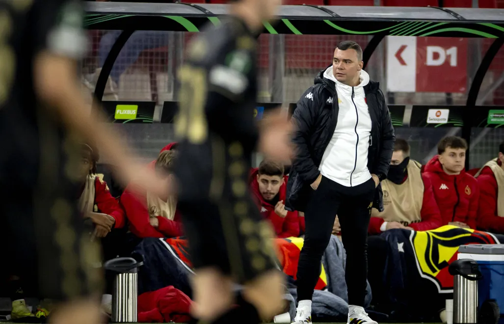 Trener Jagiellonii Adrian Siemieniec. Fot. PAP/EPA/KOEN VAN WEEL