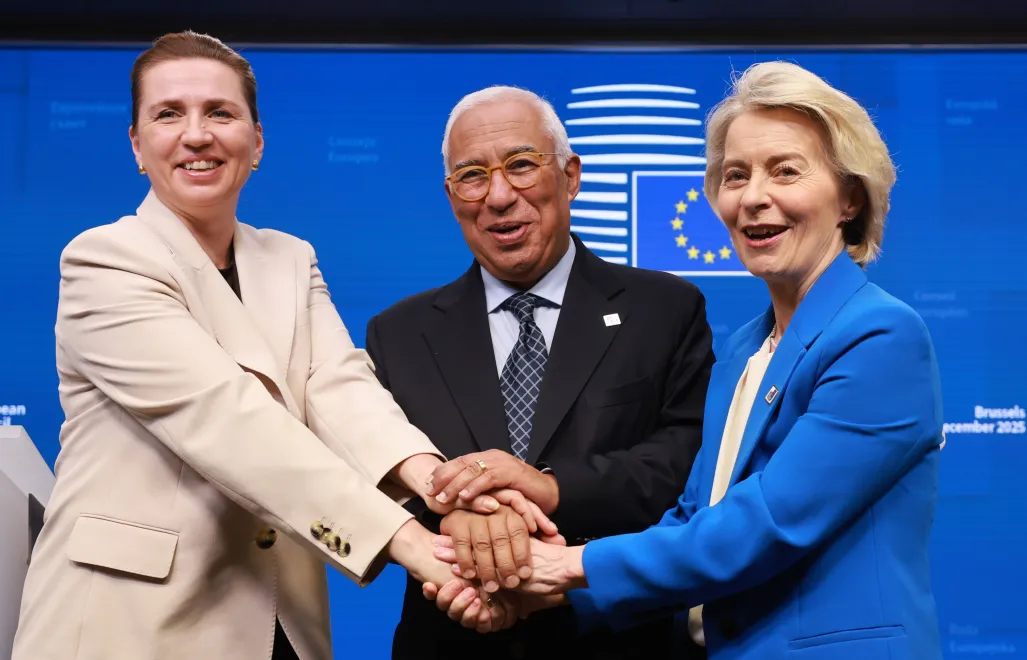 Данський прем'єр-міністр Метте Фредеріксен, очільник Європейської ради Антоніу Кошта та голова Європейської комісії Урсула фон дер Ляєн. Fot. PAP/EPA/OLIVIER HOSLET