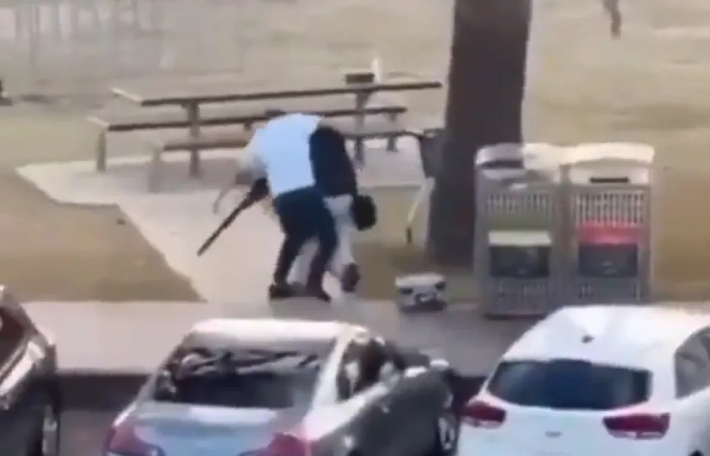 Ahmed al-Ahmed rozbroił jednego z napastników, fot. X/@dwnews, screenshot