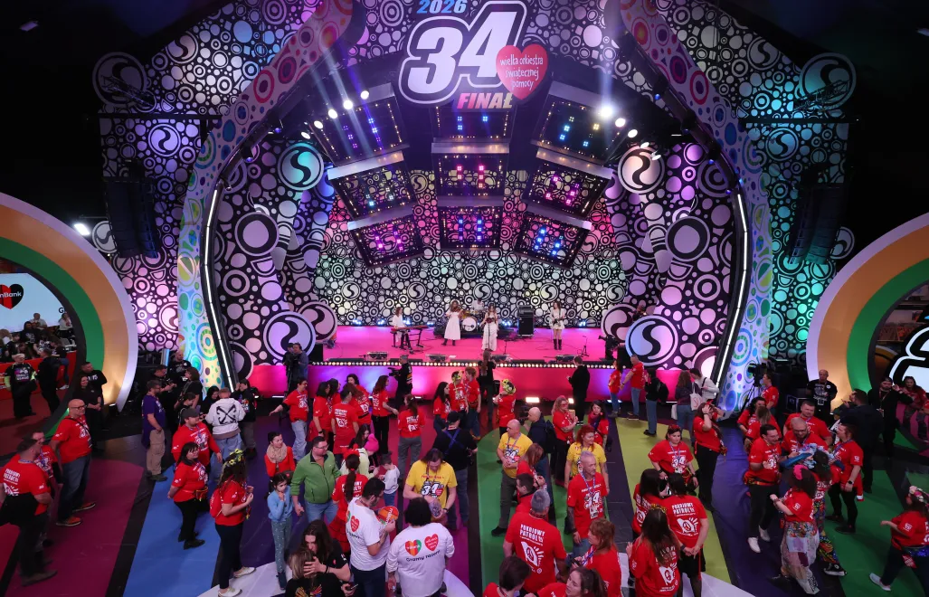 Wolontariusze w studiu telewizyjnym WOŚP Fot. PAP/Leszek Szymański