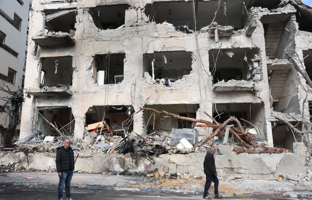 Zniszczenia w Tel Awiwie. Fot. PAP/EPA/ABIR SULTAN